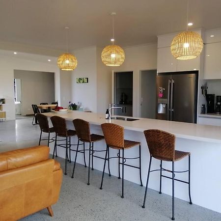 Purangi Beachhouse - 2 Bedroom Cooks Beach ภายนอก รูปภาพ