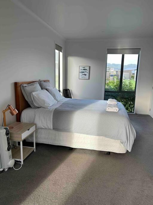 Purangi Beachhouse - 2 Bedroom Cooks Beach ภายนอก รูปภาพ