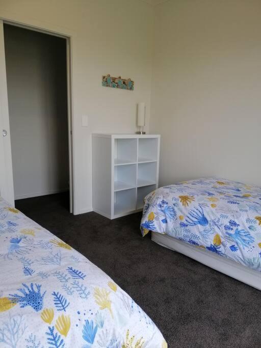 Purangi Beachhouse - 2 Bedroom Cooks Beach ภายนอก รูปภาพ
