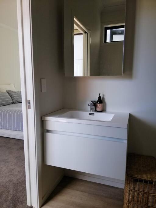 Purangi Beachhouse - 2 Bedroom Cooks Beach ภายนอก รูปภาพ