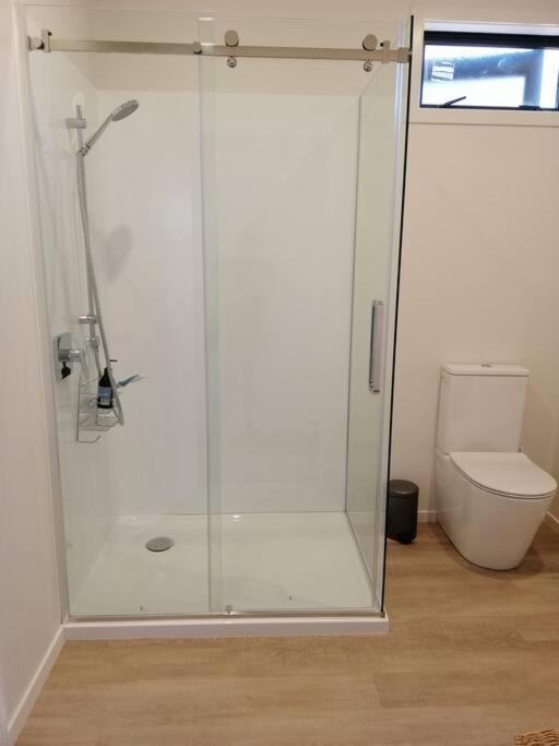Purangi Beachhouse - 2 Bedroom Cooks Beach ภายนอก รูปภาพ