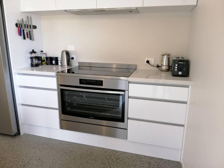Purangi Beachhouse - 2 Bedroom Cooks Beach ภายนอก รูปภาพ